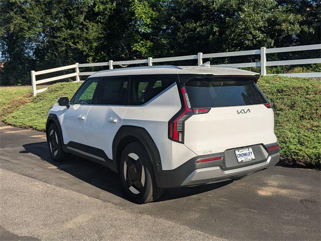 Photo of 2026 White Kia EV9