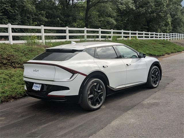Photo of 2025 White Kia EV6