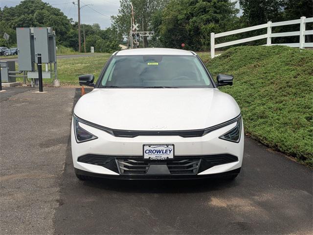 Photo of 2025 White Kia EV6