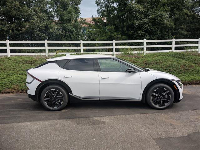 Photo of 2025 White Kia EV6