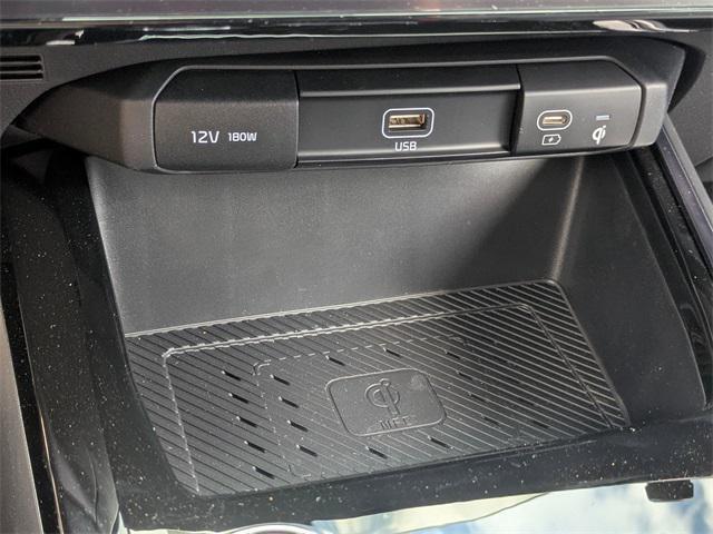 Photo of 2025 Blue Kia Niro