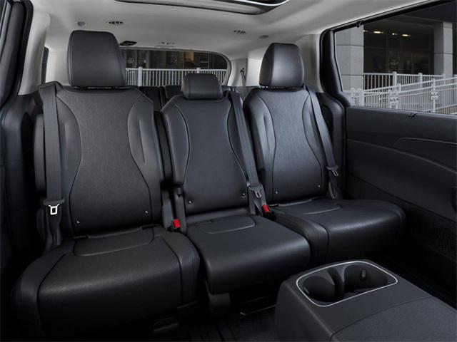Photo of 2026 White Kia Carnival