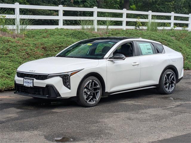 Photo of 2025 White Kia K4