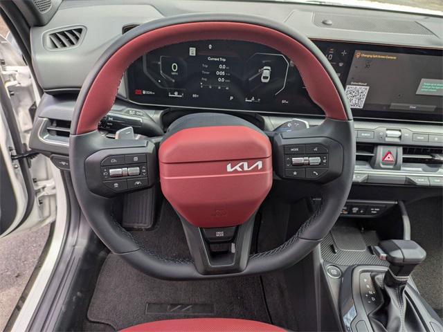 Photo of 2025 White Kia K4