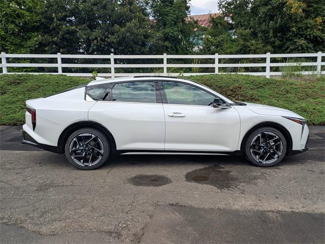 Photo of 2025 White Kia K4