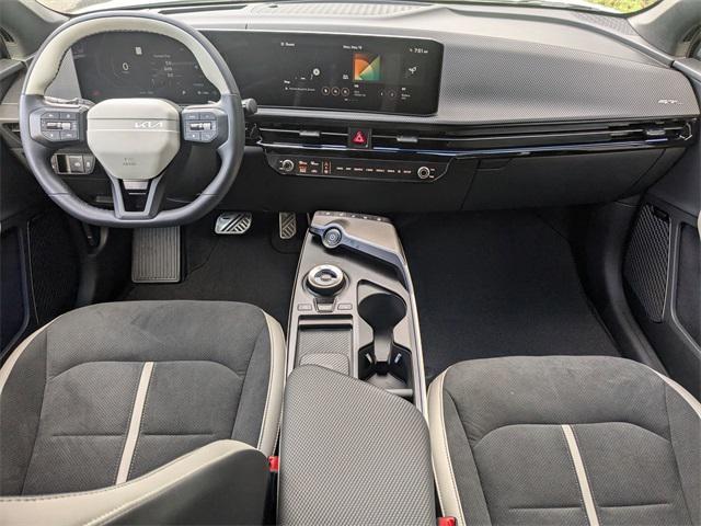 Photo of 2025 White Kia EV6