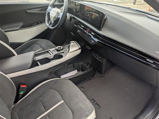 Photo of 2025 White Kia EV6