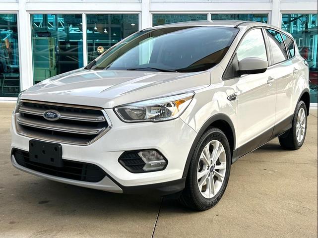 Photo of 2017 White Ford Escape