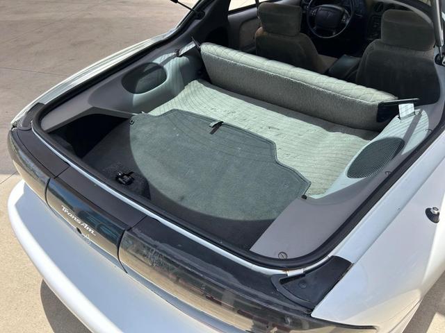 Photo of 1995 White Pontiac Firebird