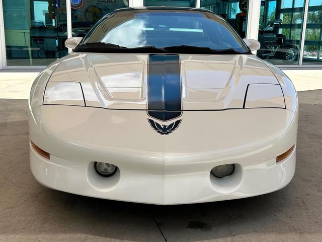 Photo of 1995 White Pontiac Firebird