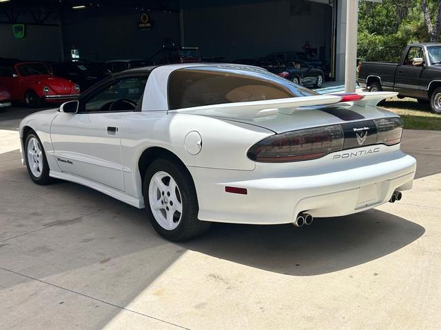 Photo of 1995 White Pontiac Firebird
