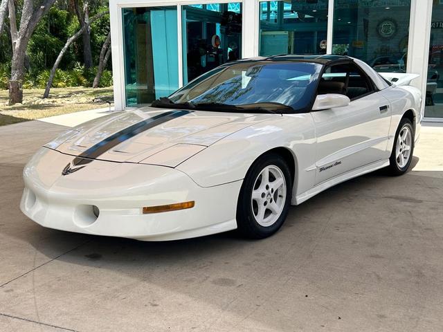 Photo of 1995 White Pontiac Firebird