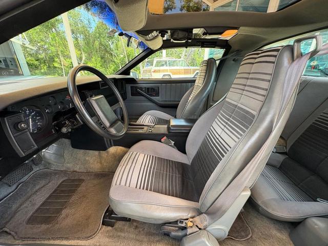 Photo of 1985 White Chevrolet Camaro