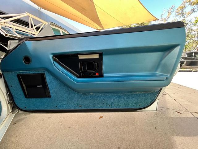 Photo of 1989 White Chevrolet Corvette
