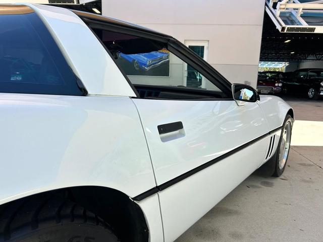 Photo of 1989 White Chevrolet Corvette