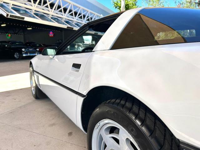 Photo of 1989 White Chevrolet Corvette