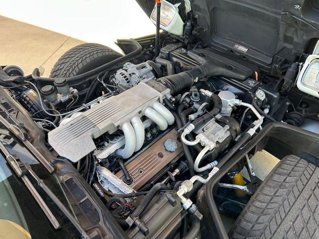 Photo of 1989 White Chevrolet Corvette
