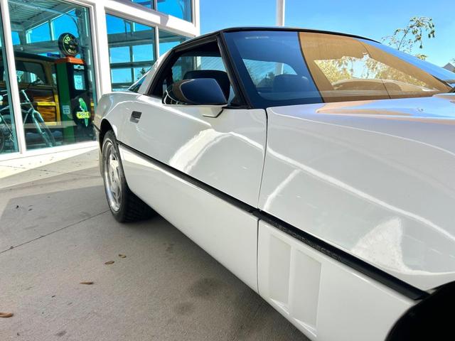 Photo of 1989 White Chevrolet Corvette
