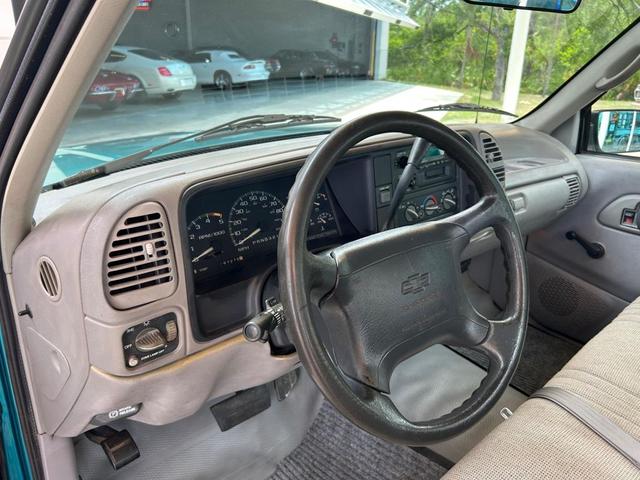 Photo of 1995 Green Chevrolet 1500