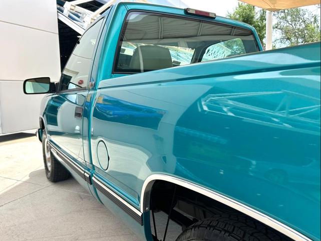 Photo of 1995 Green Chevrolet 1500