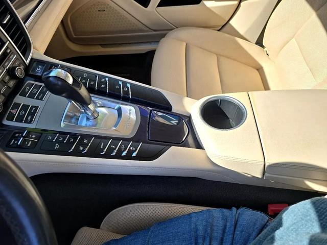Photo of 2016 GRAY Porsche Panamera