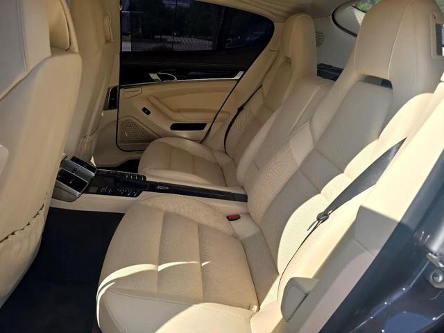 Photo of 2016 GRAY Porsche Panamera