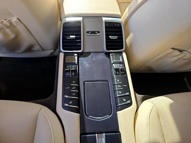 Photo of 2016 GRAY Porsche Panamera