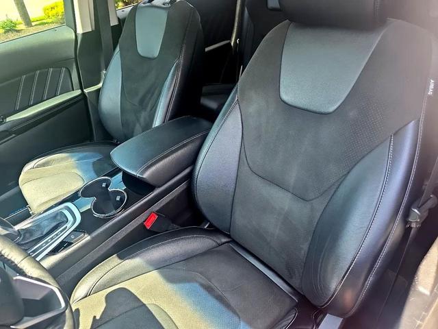Photo of 2018 RED Ford Edge