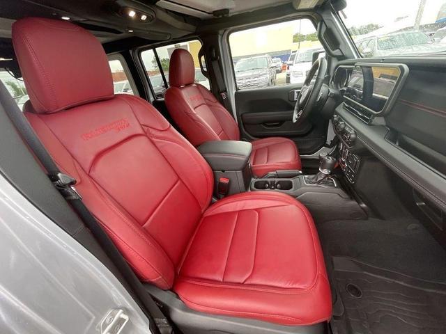 Photo of 2024 Silver Zynith Clearcoat Jeep Wrangler