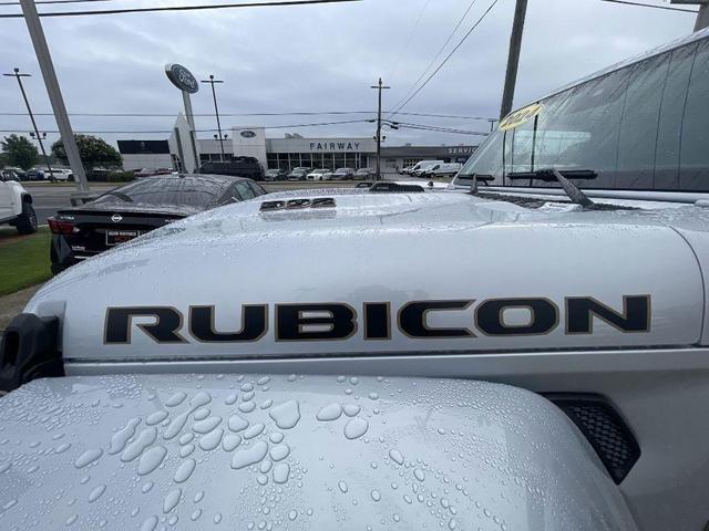 Photo of 2024 Silver Zynith Clearcoat Jeep Wrangler