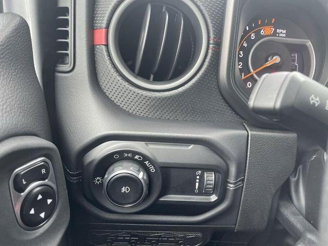 Photo of 2024 Silver Zynith Clearcoat Jeep Wrangler