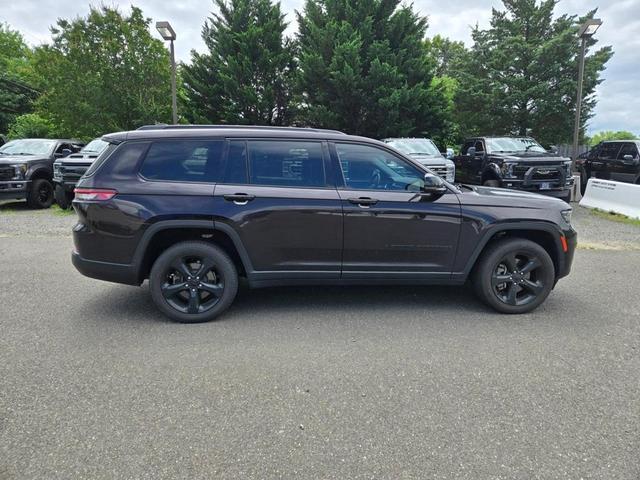 Photo of 2022 Ember Pearlcoat Jeep Grand Cherokee L