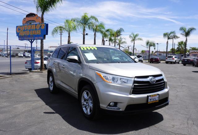 Photo of 2015 Creme Brulee Mica Toyota Highlander
