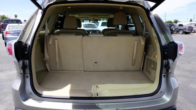 Photo of 2015 Creme Brulee Mica Toyota Highlander