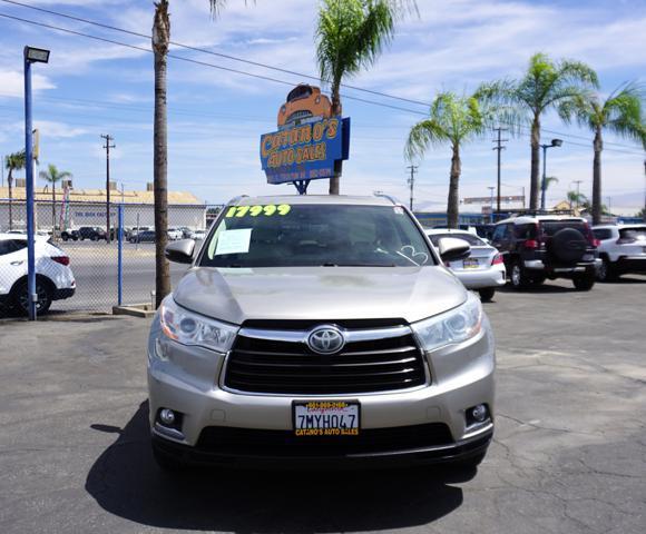 Photo of 2015 Creme Brulee Mica Toyota Highlander