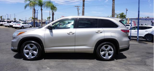 Photo of 2015 Creme Brulee Mica Toyota Highlander