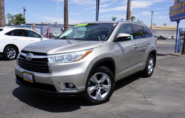 Photo of 2015 Creme Brulee Mica Toyota Highlander