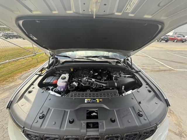 Photo of 2025 Silver Jeep Grand Cherokee L