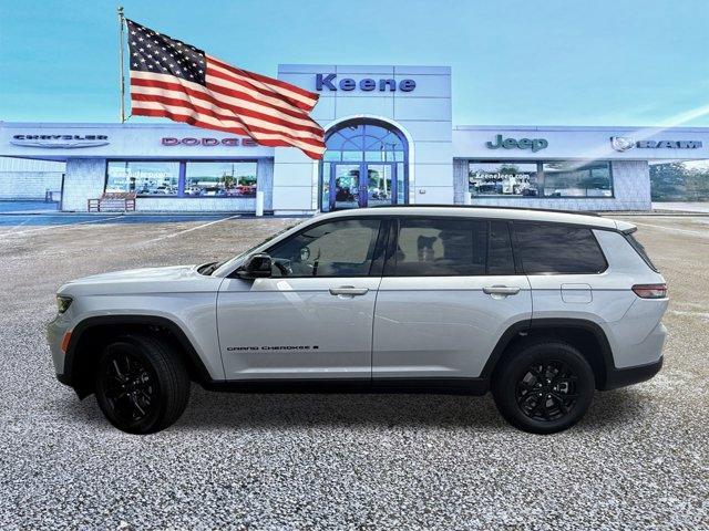 Photo of 2025 Silver Jeep Grand Cherokee L
