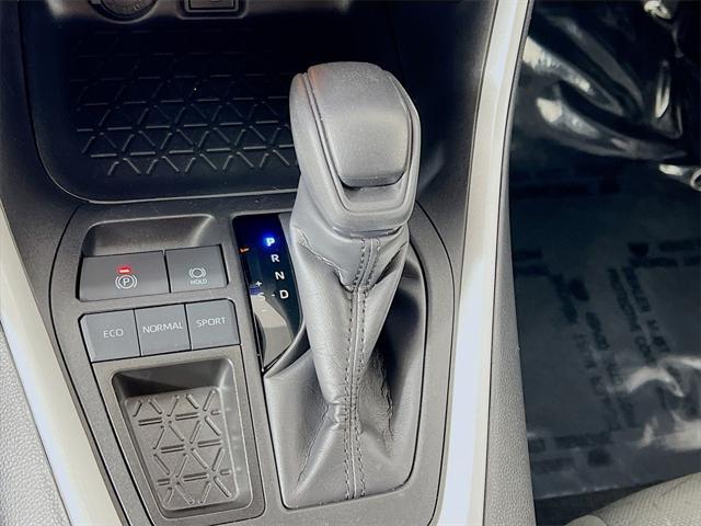 Photo of 2024 White Toyota RAV4