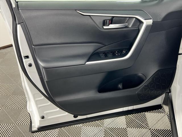 Photo of 2024 White Toyota RAV4