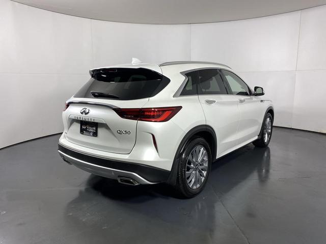 Photo of 2025 Radiant White INFINITI QX50
