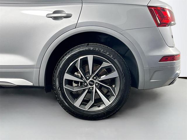 Photo of 2023 Gray Audi Q5