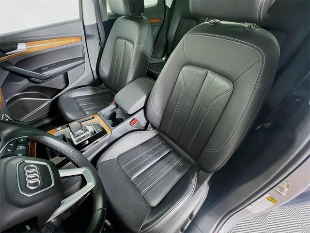 Photo of 2023 Gray Audi Q5