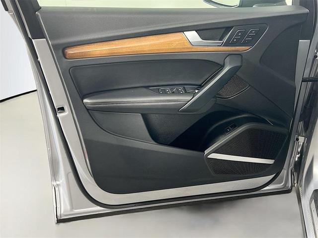 Photo of 2023 Gray Audi Q5