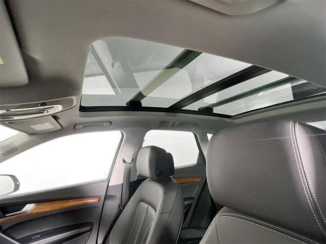 Photo of 2023 Gray Audi Q5