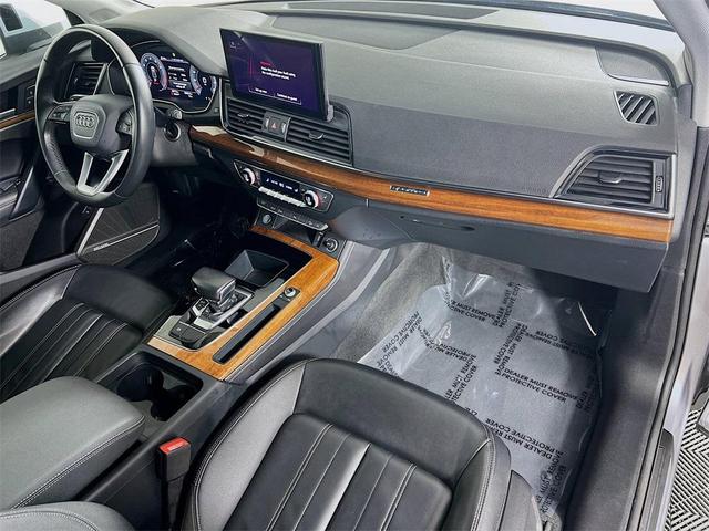 Photo of 2023 Gray Audi Q5