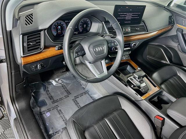 Photo of 2023 Gray Audi Q5