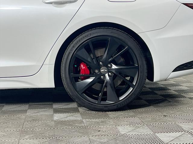 Photo of 2022 Uyuni White Genesis G70