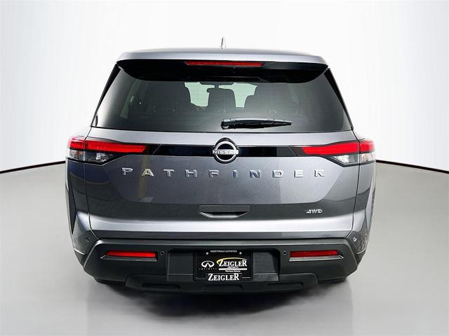 Photo of 2022 Gun Metallic Nissan Pathfinder
